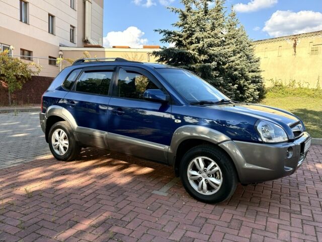 Синий Хендай Туксон, объемом двигателя 2 л и пробегом 168 тыс. км за 7500 $, фото 1 на Automoto.ua