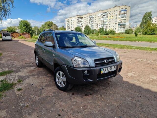 Синий Хендай Туксон, объемом двигателя 2 л и пробегом 137 тыс. км за 8500 $, фото 1 на Automoto.ua