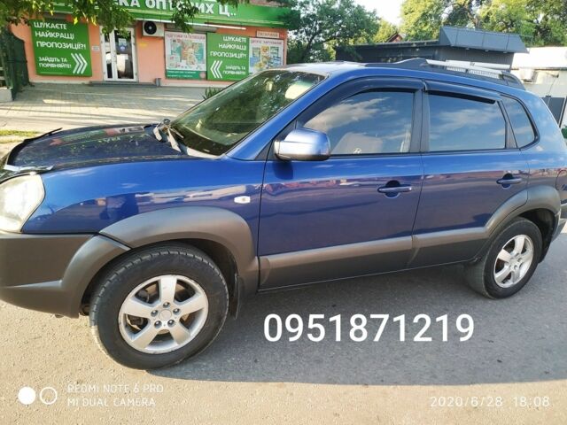 Синий Хендай Туксон, объемом двигателя 2 л и пробегом 200 тыс. км за 8000 $, фото 1 на Automoto.ua
