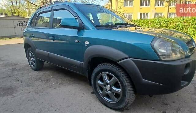 Зеленый Хендай Туксон, объемом двигателя 1.98 л и пробегом 288 тыс. км за 6500 $, фото 1 на Automoto.ua