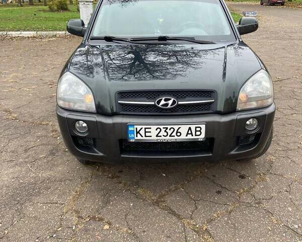 Зеленый Хендай Туксон, объемом двигателя 1.98 л и пробегом 200 тыс. км за 8500 $, фото 1 на Automoto.ua