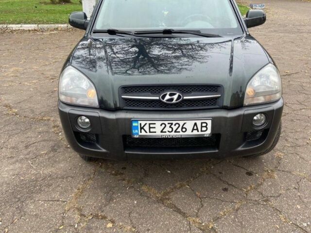 Зеленый Хендай Туксон, объемом двигателя 2 л и пробегом 200 тыс. км за 8500 $, фото 1 на Automoto.ua
