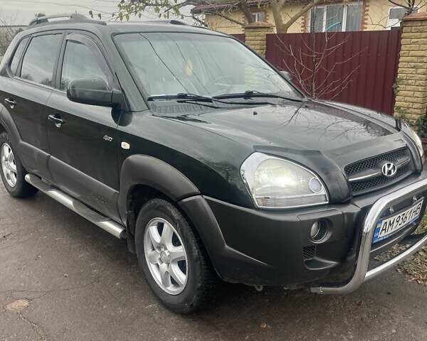 Зеленый Хендай Туксон, объемом двигателя 2 л и пробегом 201 тыс. км за 7600 $, фото 1 на Automoto.ua