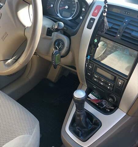 Зелений Хендай Туксон, об'ємом двигуна 2 л та пробігом 137 тис. км за 8500 $, фото 1 на Automoto.ua