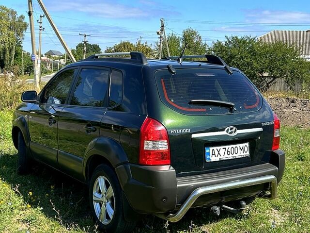 Зелений Хендай Туксон, об'ємом двигуна 2 л та пробігом 301 тис. км за 8350 $, фото 1 на Automoto.ua