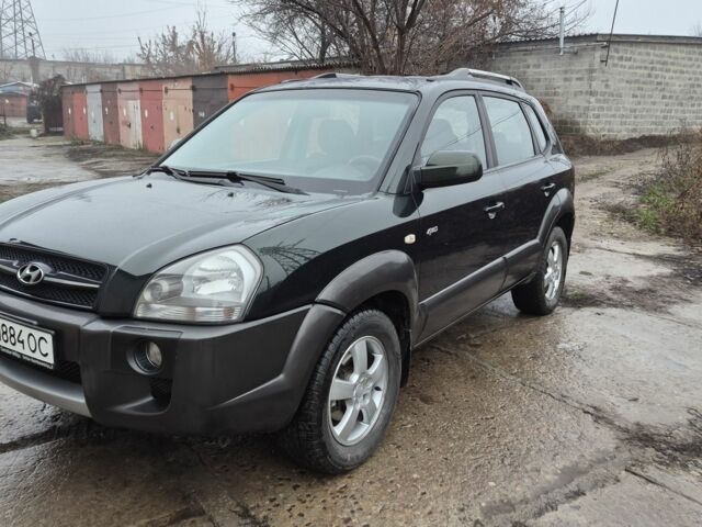 Зеленый Хендай Туксон, объемом двигателя 2 л и пробегом 241 тыс. км за 6900 $, фото 1 на Automoto.ua