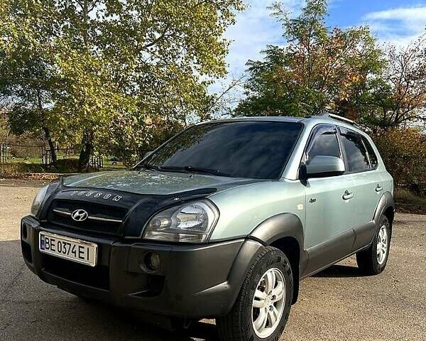 Хендай Туксон 2006 в Николаеве на Automoto.ua Зеленый Хендай Туксон, объемом двигателя 2 л и пробегом 270 тыс. км за 7500 $, фото 1 на Automoto.ua