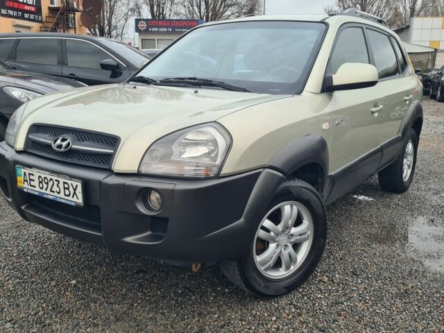 Зелений Хендай Туксон, об'ємом двигуна 2 л та пробігом 149 тис. км за 9900 $, фото 1 на Automoto.ua