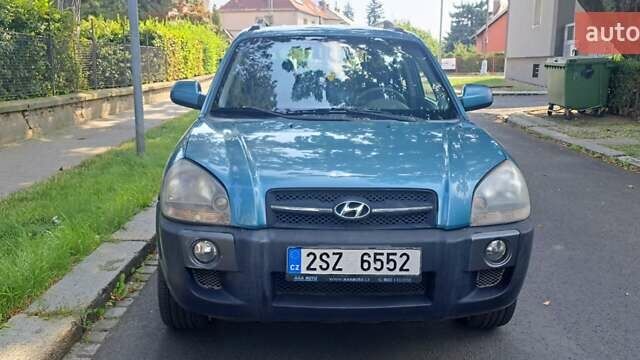 Зеленый Хендай Туксон, объемом двигателя 2 л и пробегом 250 тыс. км за 4000 $, фото 1 на Automoto.ua