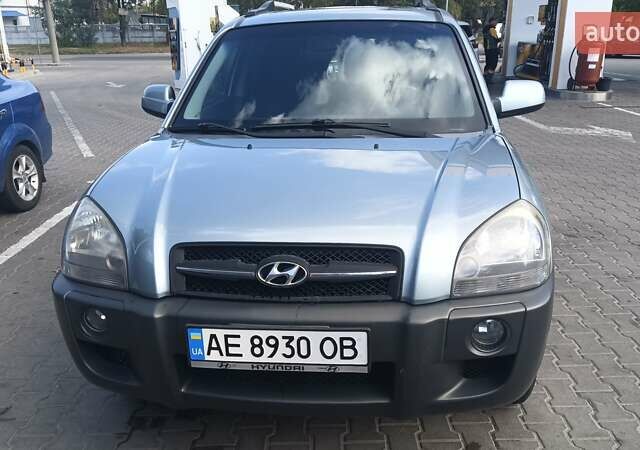 Зеленый Хендай Туксон, объемом двигателя 1.98 л и пробегом 137 тыс. км за 8200 $, фото 1 на Automoto.ua