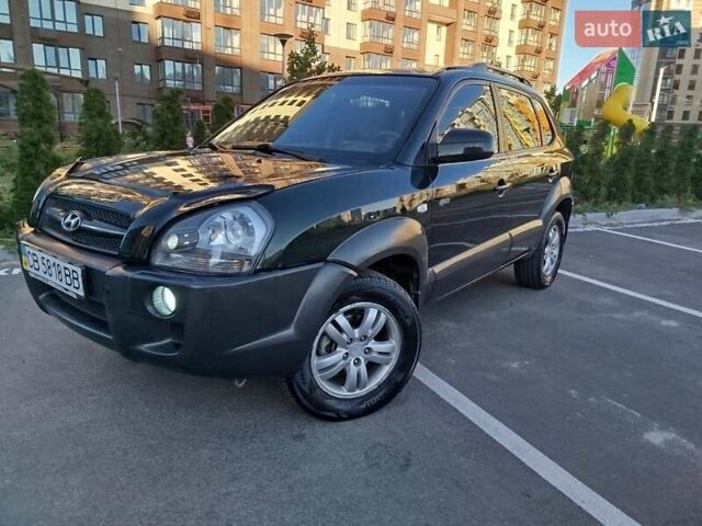 Зелений Хендай Туксон, об'ємом двигуна 1.98 л та пробігом 185 тис. км за 8100 $, фото 1 на Automoto.ua