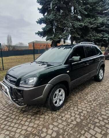 Зеленый Хендай Туксон, объемом двигателя 2 л и пробегом 115 тыс. км за 8500 $, фото 1 на Automoto.ua