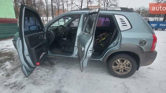 Зелений Хендай Туксон, об'ємом двигуна 2 л та пробігом 160 тис. км за 7800 $, фото 1 на Automoto.ua