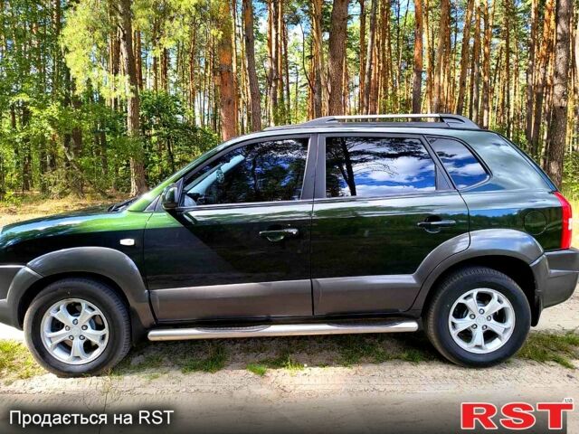 Зеленый Хендай Туксон, объемом двигателя 2 л и пробегом 190 тыс. км за 8500 $, фото 1 на Automoto.ua