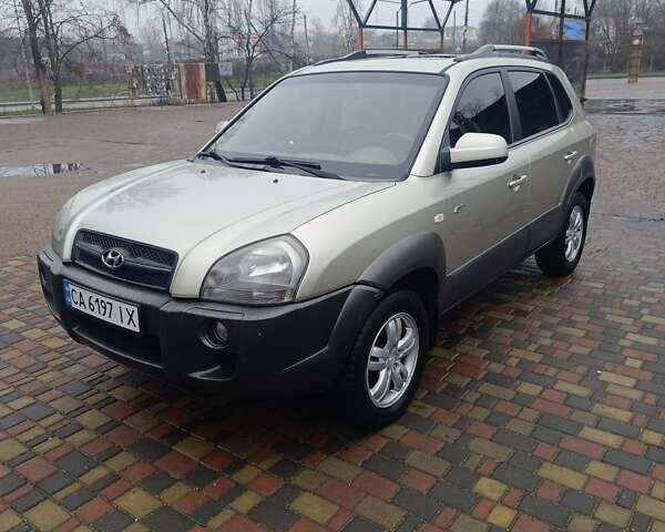 Зелений Хендай Туксон, об'ємом двигуна 1.98 л та пробігом 132 тис. км за 8300 $, фото 1 на Automoto.ua