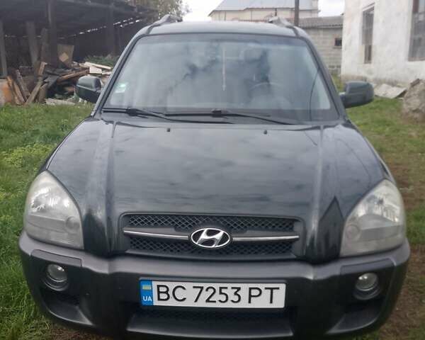 Зелений Хендай Туксон, об'ємом двигуна 1.99 л та пробігом 281 тис. км за 8500 $, фото 1 на Automoto.ua