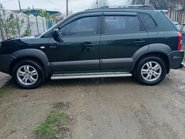 Зеленый Хендай Туксон, объемом двигателя 2 л и пробегом 108 тыс. км за 8750 $, фото 1 на Automoto.ua
