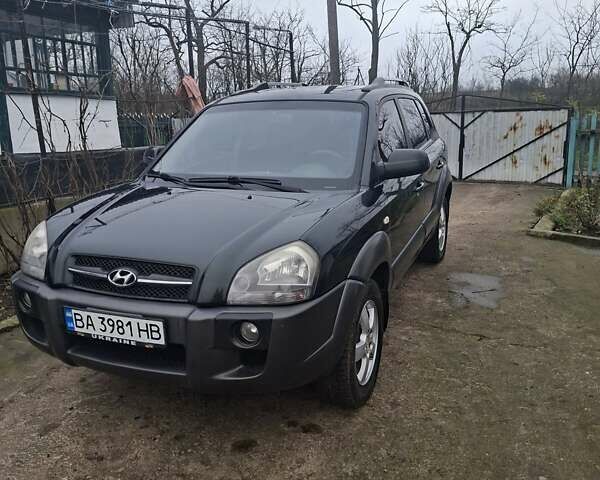 Зеленый Хендай Туксон, объемом двигателя 2 л и пробегом 228 тыс. км за 6500 $, фото 1 на Automoto.ua