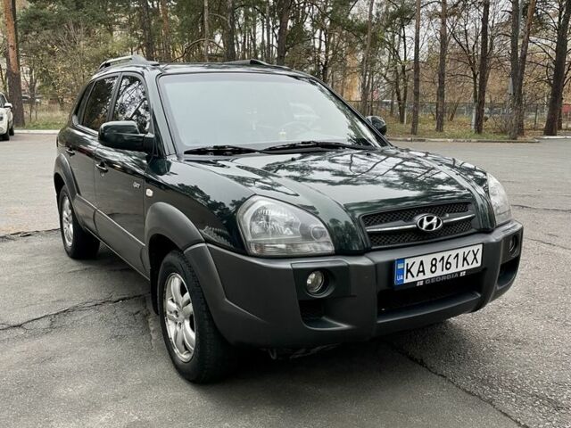 Зеленый Хендай Туксон, объемом двигателя 2.7 л и пробегом 201 тыс. км за 8400 $, фото 1 на Automoto.ua