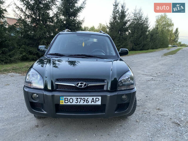 Зелений Хендай Туксон, об'ємом двигуна 2 л та пробігом 110 тис. км за 9200 $, фото 1 на Automoto.ua