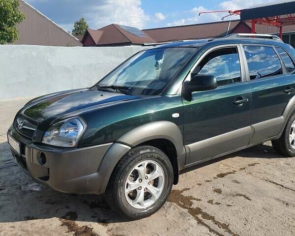 Зеленый Хендай Туксон, объемом двигателя 2 л и пробегом 186 тыс. км за 8800 $, фото 1 на Automoto.ua