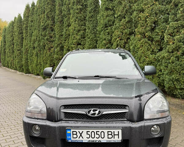 Зеленый Хендай Туксон, объемом двигателя 1.98 л и пробегом 160 тыс. км за 8500 $, фото 1 на Automoto.ua