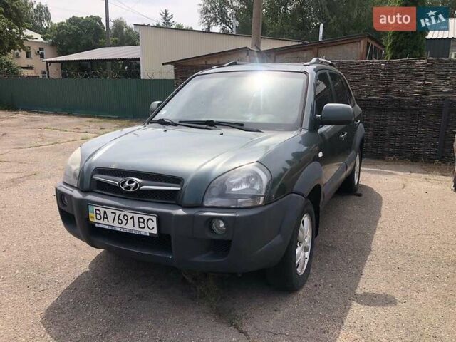Зеленый Хендай Туксон, объемом двигателя 1.98 л и пробегом 410 тыс. км за 8000 $, фото 1 на Automoto.ua