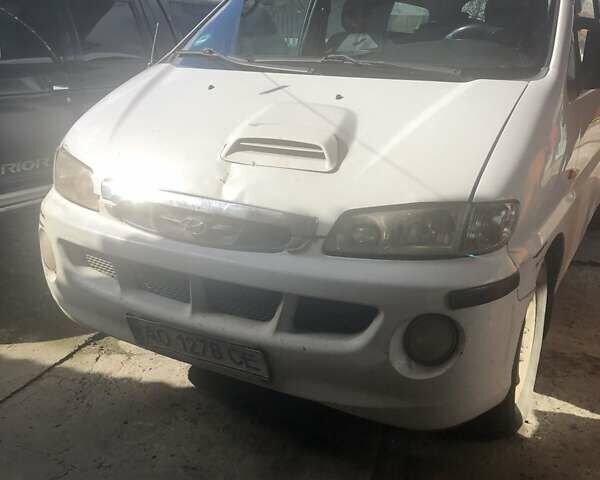 Белый Хендай Юниверс, объемом двигателя 0 л и пробегом 200 тыс. км за 3800 $, фото 1 на Automoto.ua