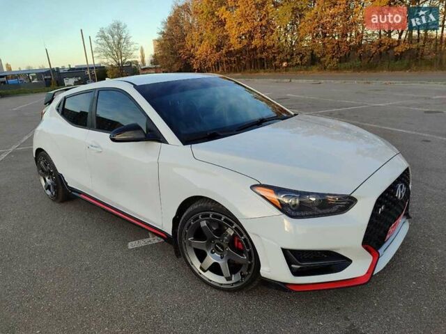 Белый Хендай Велостер, объемом двигателя 2 л и пробегом 125 тыс. км за 17200 $, фото 1 на Automoto.ua