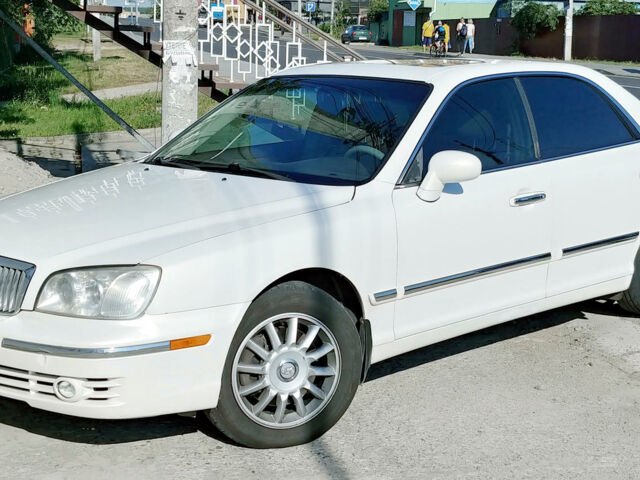 Белый Хендай КСГ, объемом двигателя 3.5 л и пробегом 100 тыс. км за 5900 $, фото 1 на Automoto.ua