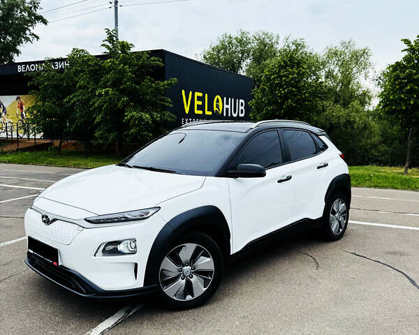 Белый Хендай Encino EV, объемом двигателя 0 л и пробегом 37 тыс. км за 18000 $, фото 1 на Automoto.ua