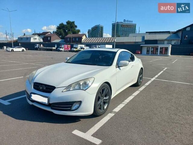 Белый Хендай Genesis Coupe, объемом двигателя 2 л и пробегом 200 тыс. км за 9500 $, фото 1 на Automoto.ua