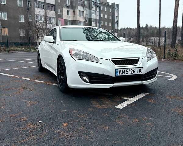 Белый Хендай Genesis Coupe, объемом двигателя 2 л и пробегом 196 тыс. км за 9800 $, фото 1 на Automoto.ua