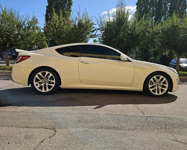 Белый Хендай Genesis Coupe, объемом двигателя 2 л и пробегом 79 тыс. км за 15000 $, фото 1 на Automoto.ua