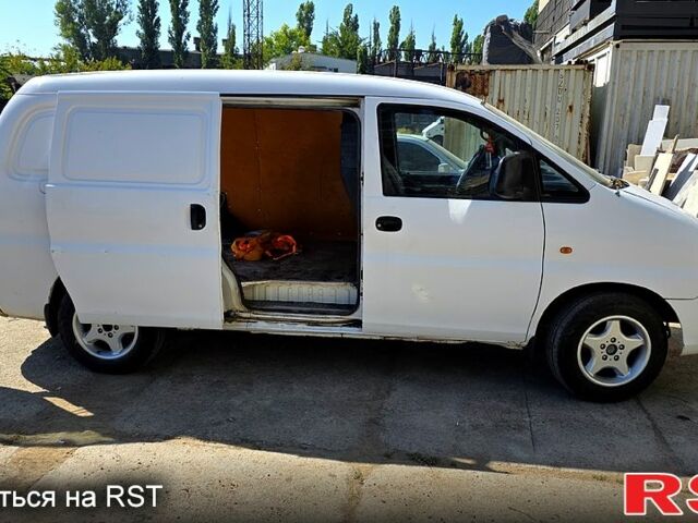 Білий Хендай H-1, об'ємом двигуна 2.5 л та пробігом 350 тис. км за 5500 $, фото 1 на Automoto.ua