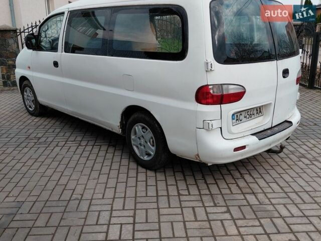 Белый Хендай H-1, объемом двигателя 2.5 л и пробегом 302 тыс. км за 2300 $, фото 1 на Automoto.ua