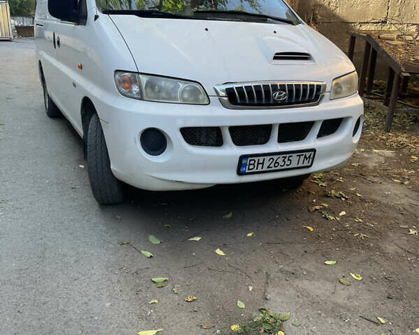 Білий Хендай H-1, об'ємом двигуна 2.48 л та пробігом 258 тис. км за 3500 $, фото 1 на Automoto.ua
