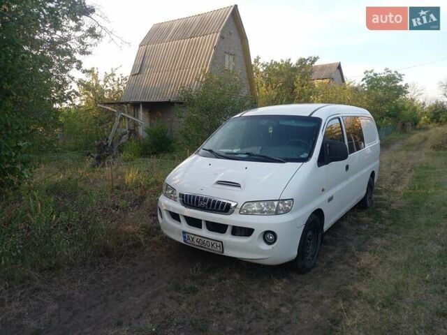 Білий Хендай H-1, об'ємом двигуна 2.5 л та пробігом 310 тис. км за 4800 $, фото 1 на Automoto.ua