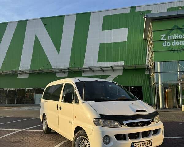 Білий Хендай H-1, об'ємом двигуна 2.5 л та пробігом 315 тис. км за 4700 $, фото 1 на Automoto.ua