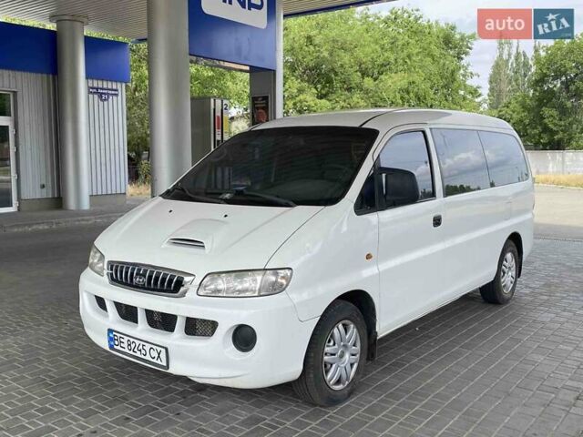 Білий Хендай H-1, об'ємом двигуна 2.5 л та пробігом 230 тис. км за 5600 $, фото 1 на Automoto.ua