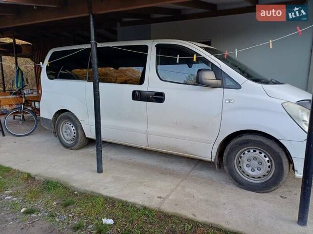 Білий Хендай H-1, об'ємом двигуна 2.5 л та пробігом 370 тис. км за 7600 $, фото 1 на Automoto.ua