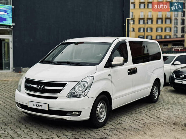 Белый Хендай H-1, объемом двигателя 2.5 л и пробегом 339 тыс. км за 8000 $, фото 1 на Automoto.ua