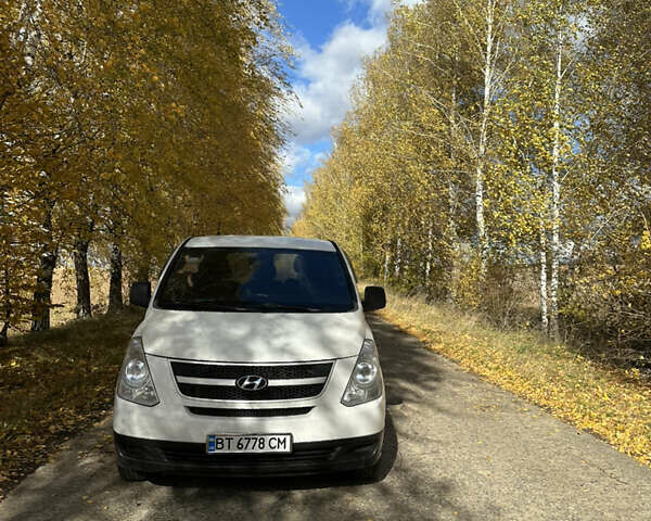 Хендай H-1 2008 у Бару на Automoto.ua Білий Хендай H-1, об'ємом двигуна 2.5 л та пробігом 288 тис. км за 7300 $, фото 1 на Automoto.ua