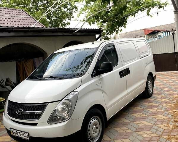 Хендай H-1 2011 в Татарбунарах на Automoto.ua Белый Хендай H-1, объемом двигателя 2.5 л и пробегом 267 тыс. км за 8200 $, фото 1 на Automoto.ua