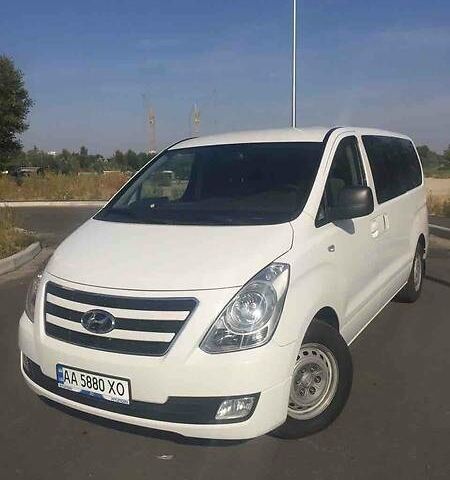 Білий Хендай H-1, об'ємом двигуна 2.5 л та пробігом 249 тис. км за 18500 $, фото 1 на Automoto.ua