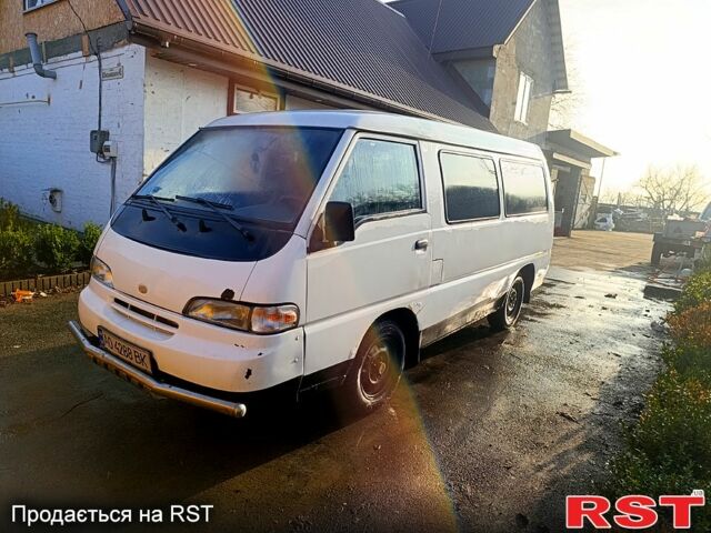 Белый Хендай H-1, объемом двигателя 2.5 л и пробегом 235 тыс. км за 2000 $, фото 1 на Automoto.ua