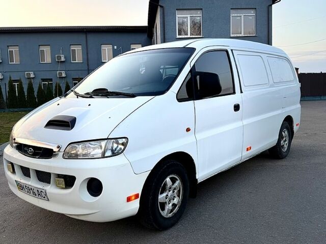 Белый Хендай H-1, объемом двигателя 25 л и пробегом 110 тыс. км за 3500 $, фото 1 на Automoto.ua