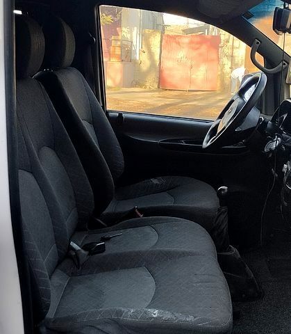 Белый Хендай H-1, объемом двигателя 2.5 л и пробегом 262 тыс. км за 2000 $, фото 1 на Automoto.ua