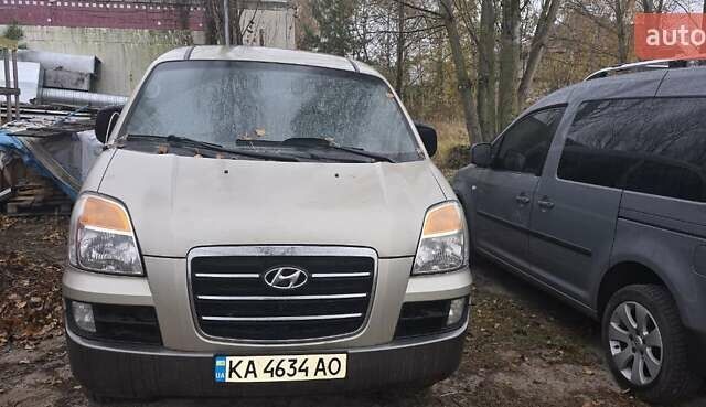 Бежевый Хендай H-1, объемом двигателя 2.48 л и пробегом 260 тыс. км за 4700 $, фото 1 на Automoto.ua