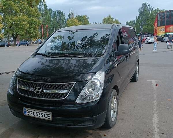 Черный Хендай H-1, объемом двигателя 2.5 л и пробегом 293 тыс. км за 9999 $, фото 1 на Automoto.ua